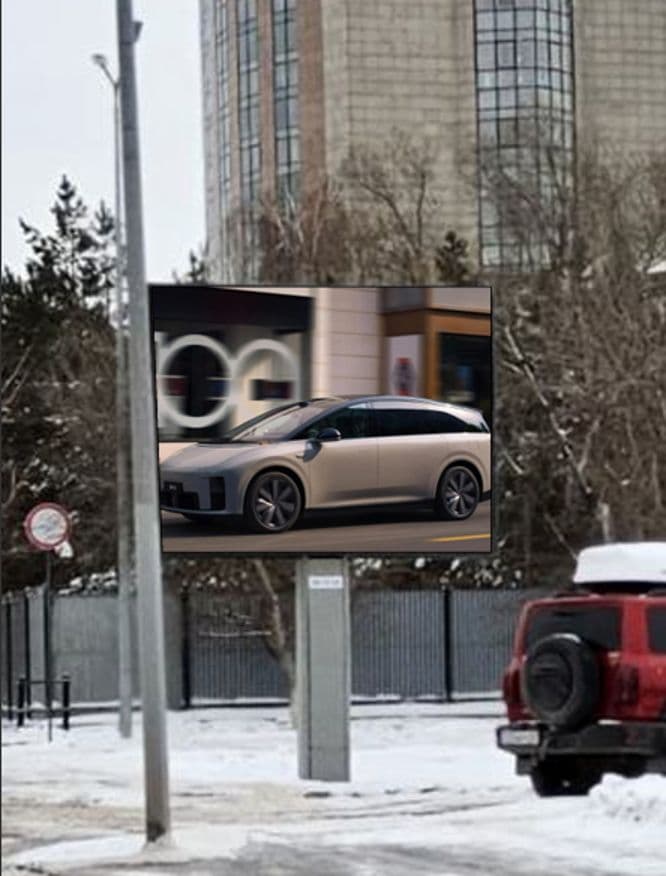 Кравцова (Пушкина) — Тауелсиздик — После моста — Перекрёсток ул. Александра Пушкина / ул. Александра Кравцова; ориентир — участок перед мостом