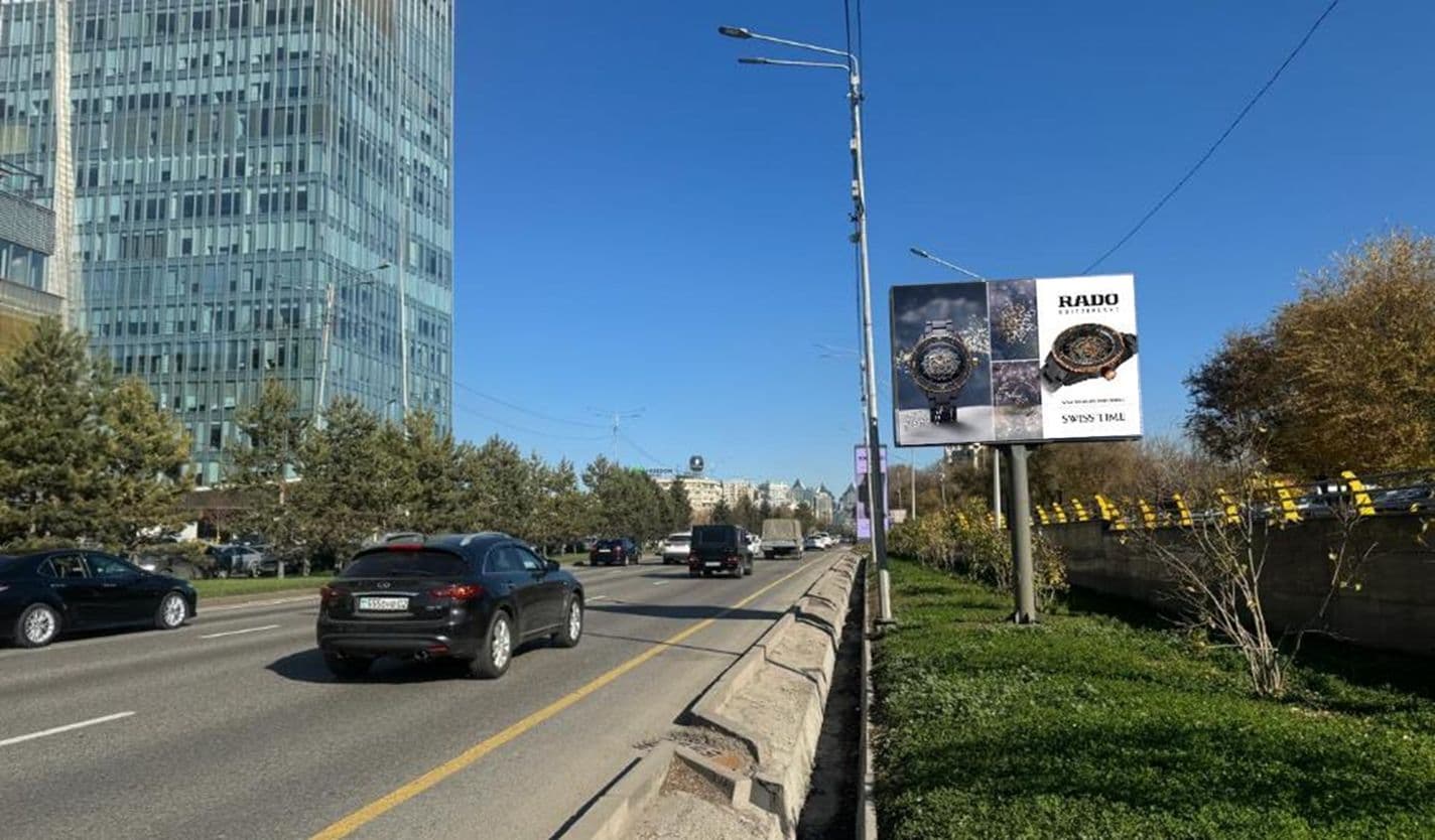 Аль-Фараби — Есентай, юг напротив центрального входа